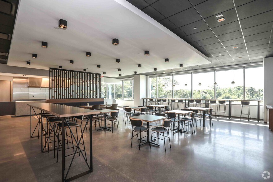 More Photos Of 2245 Monroe St, Herndon Office For Lease