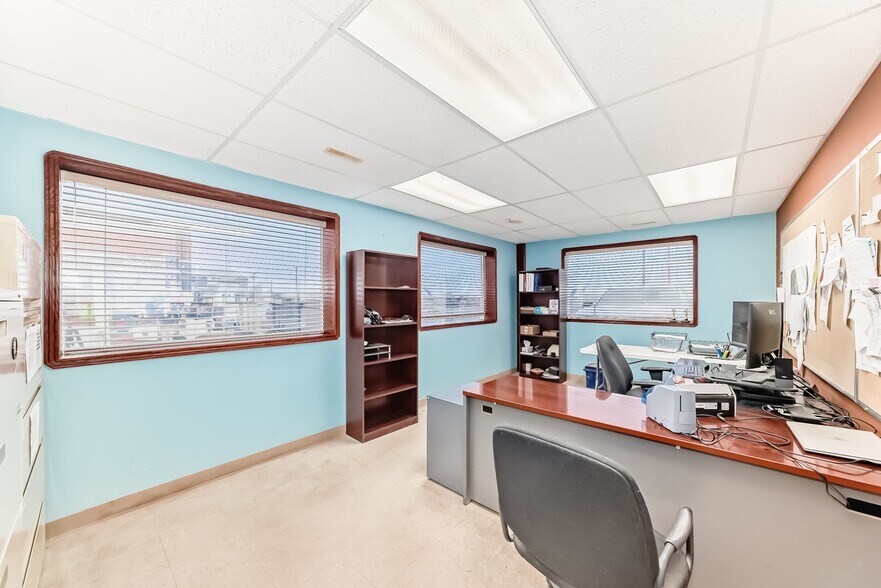 More Photos Of 116 Orchard Way, Strathmore Service For Lease