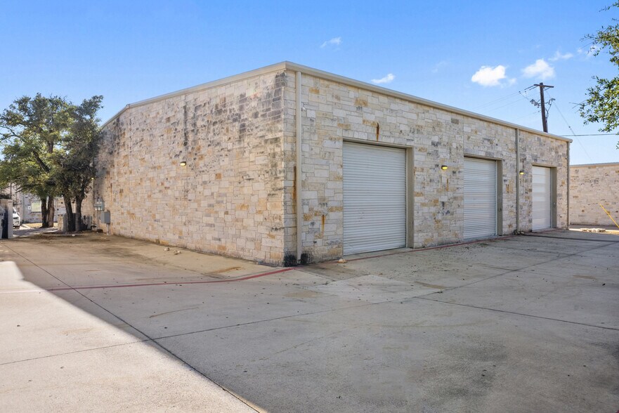 More Photos Of 2000 Windy Ter, Cedar Park Warehouse For Sale