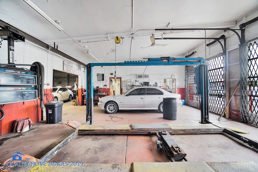More Photos Of 6859 S Damen Ave, Chicago Auto Repair For Sale