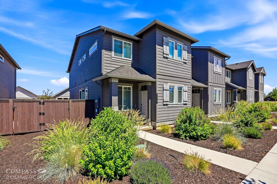 More Photos Of 2598 NW Spruce Cone Ln, Redmond Multifamily For Sale