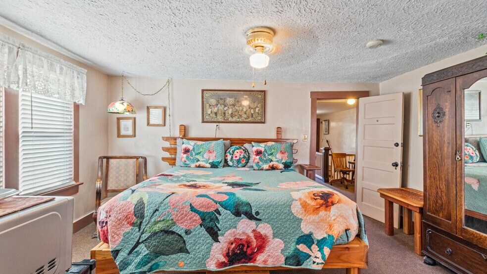 More Photos Of 295 N Main St, Glendale Hospitality For Sale