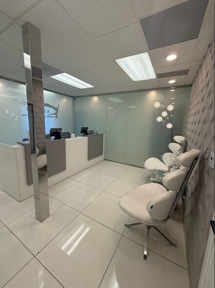 More Photos Of 881 Dover Dr, Newport Beach Medical For Lease