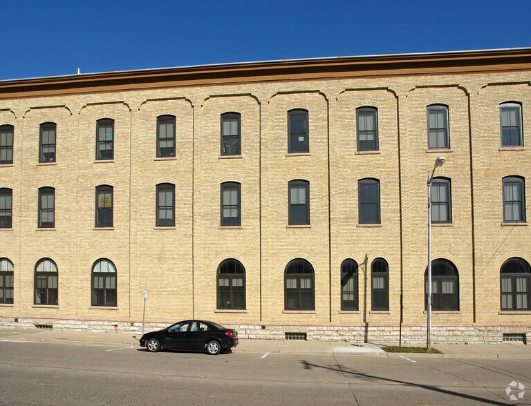 More Photos Of 303 1st Ave NE, Faribault Coworking Space