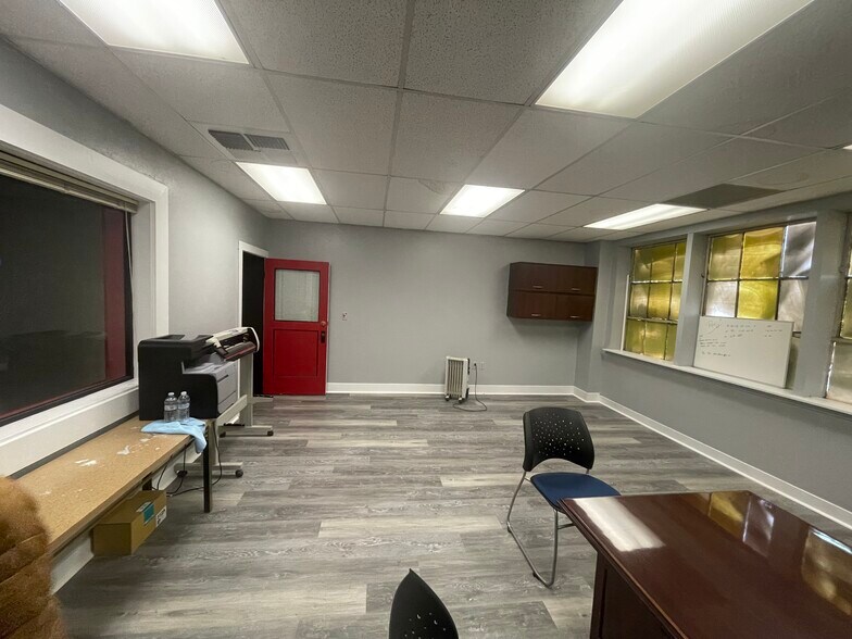 More Photos Of 420 E St, Marysville Freestanding For Lease