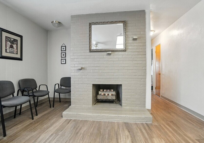 More Photos Of 5402-5404 N Main St, Dayton Office For Sale