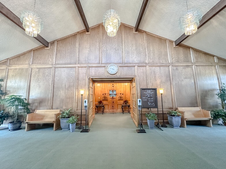 More Photos Of 2833 W Main St, Jenks Religious Facility For Sale