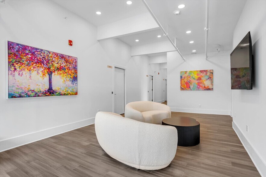 More Photos Of 705 Middle Neck Rd, Great Neck Coworking Space