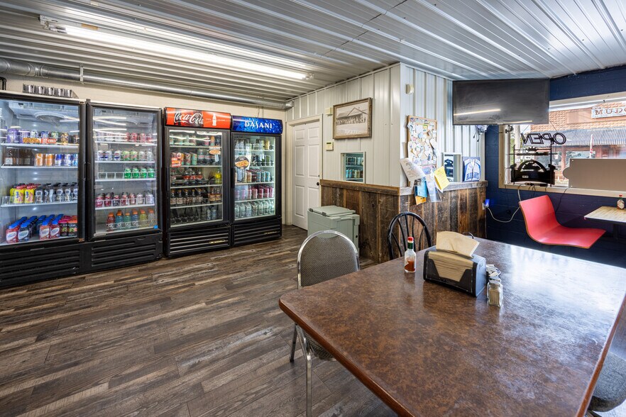 More Photos Of 4053 Hwy E, Oak Ridge Storefront For Sale