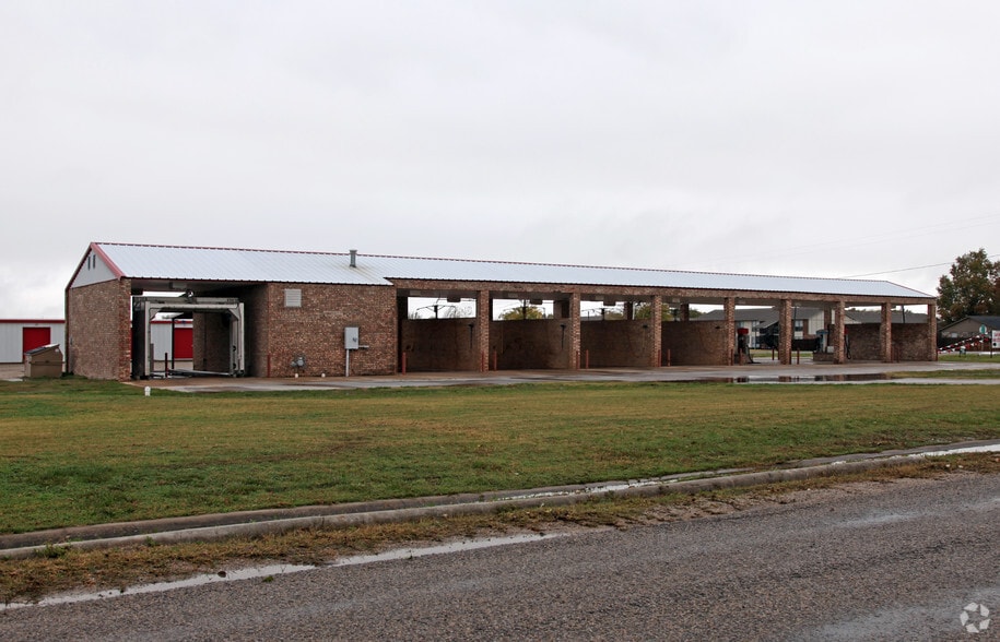 More Photos Of 101 Cedar Dr, Davis Carwash For Sale