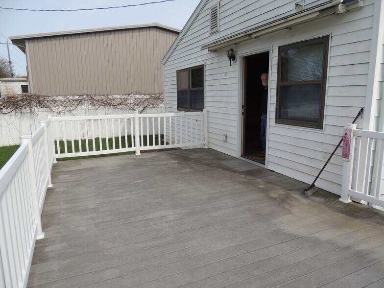 More Photos Of 726 Valley Rd, Menasha Bar For Sale