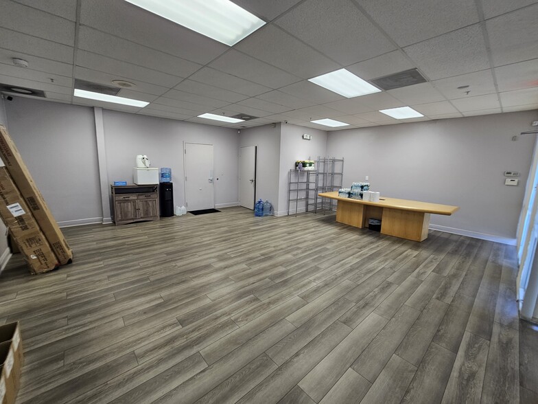 More Photos Of 9613 NW 33rd St, Doral Service For Sale