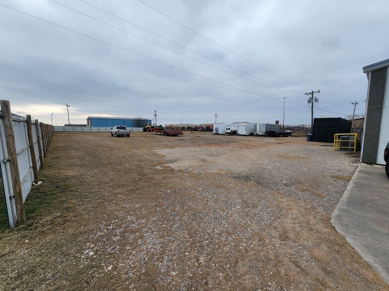 More Photos Of 3600 Valley Park Dr, El Reno Light Distribution For Lease