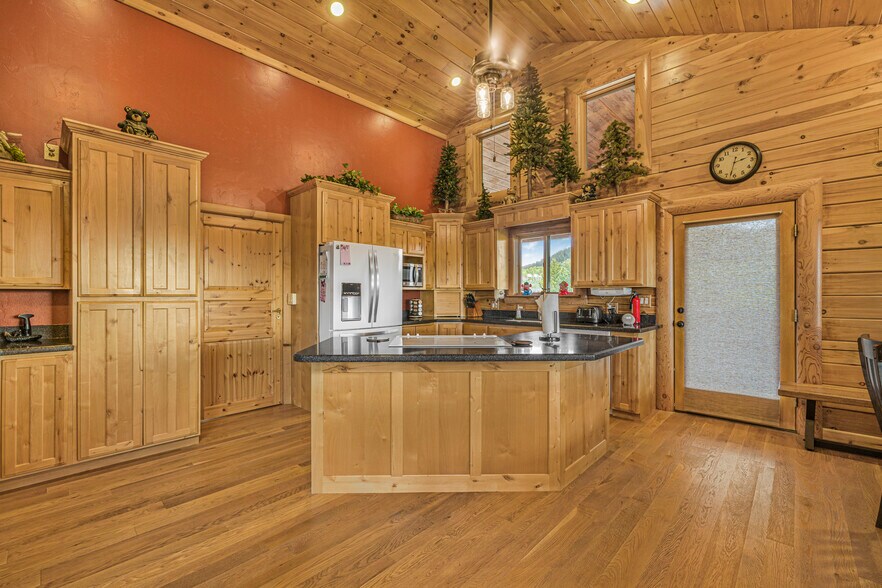 More Photos Of 1665 Whisper Ridge Rd, Ashton Hotel For Sale