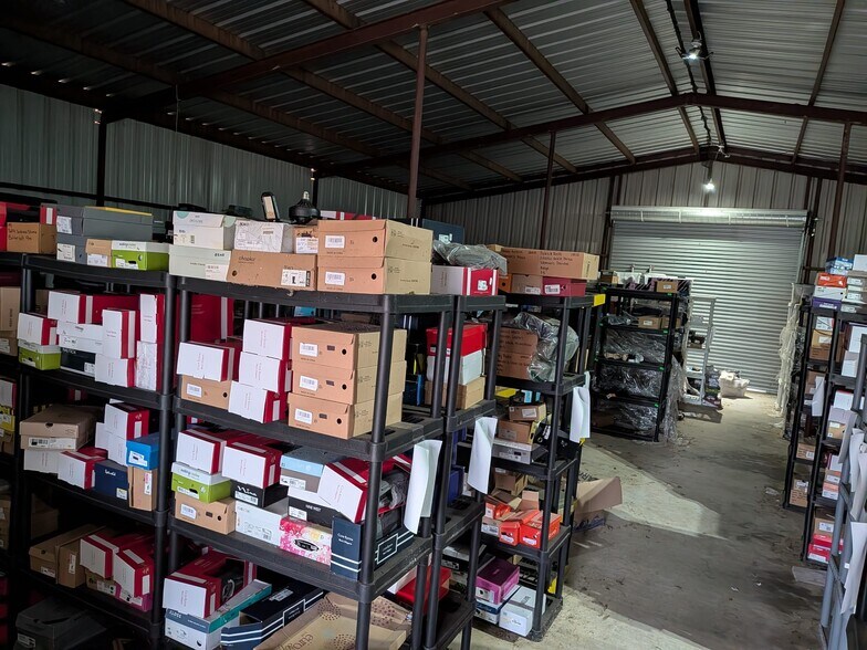 More Photos Of 235 Private Road 5834, Yantis Flex For Lease