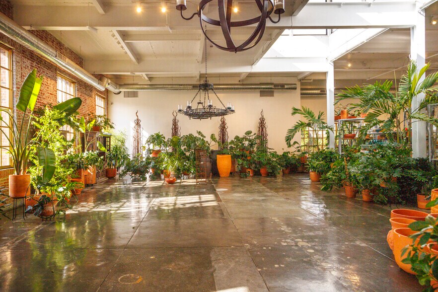 More Photos Of 114 Green Ln, Philadelphia General Retail For Lease