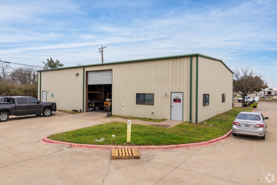 More Photos Of 1834 Ferguson Ln, Austin Unknown For Lease