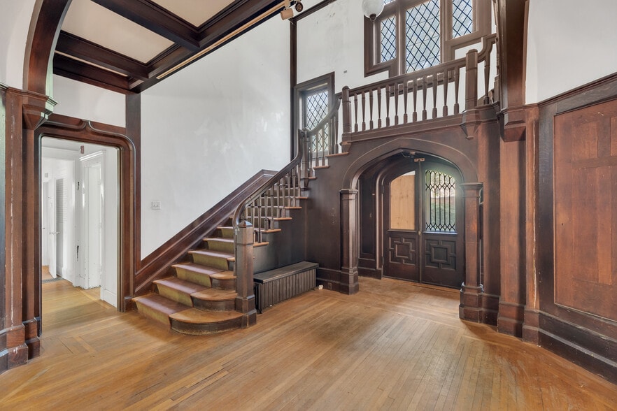 More Photos Of 51 Trumbull St, New Haven Office For Sale