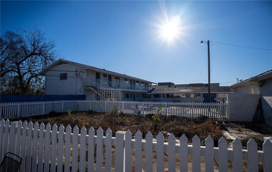 More Photos Of 520 S Jackson St, Jacksonville Hotel For Sale