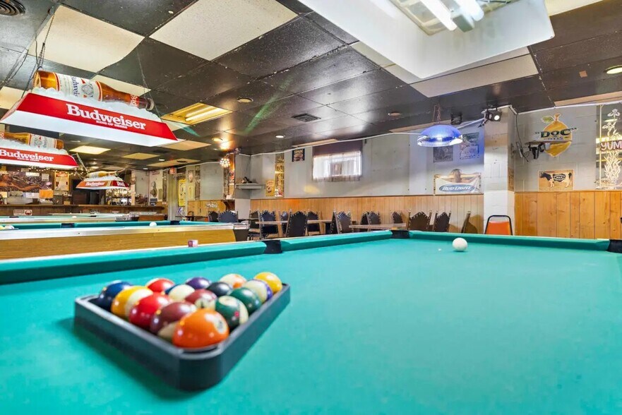 More Photos Of 2106 E 4th Ave, Hutchinson Storefront For Sale