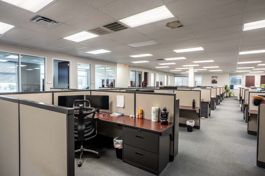 More Photos Of 15310 Park Row, Houston Office For Sale