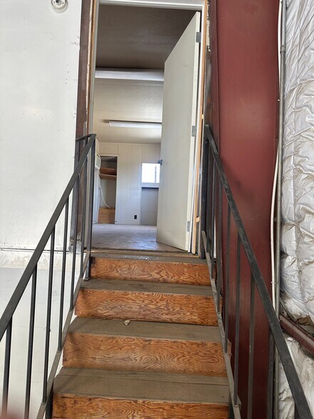 More Photos Of 352-360 W Kentucky Ave, Woodland Warehouse For Sale