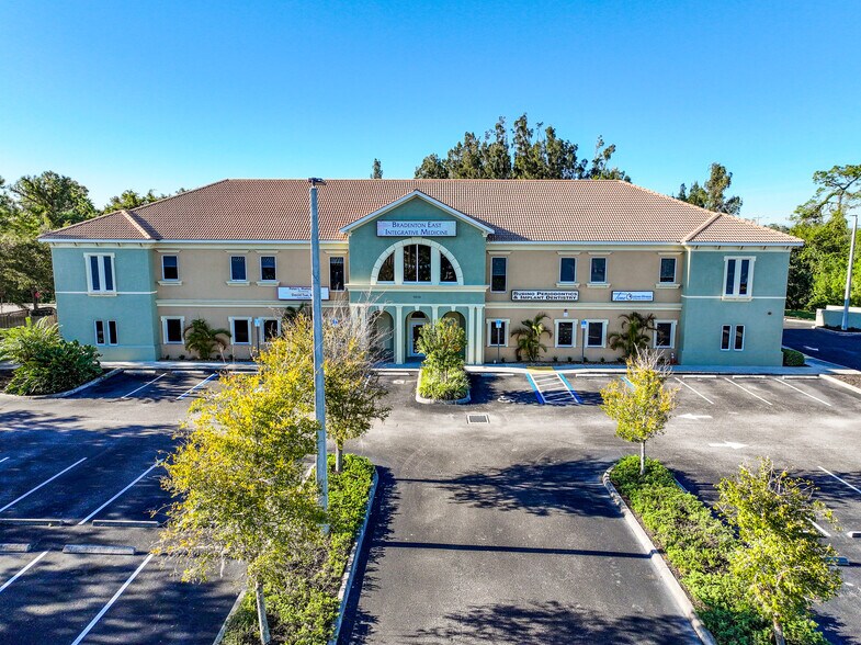 Primary Photo Of 8614 State Road 70 E, Bradenton Medical For Sale