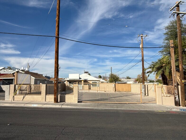 More Photos Of 3706 Vegas Dr, Las Vegas Office For Sale