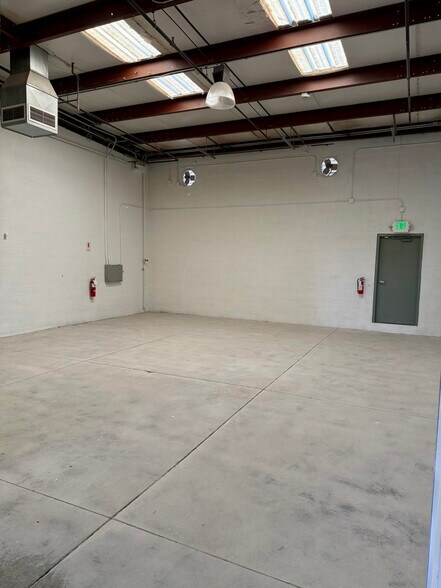 More Photos Of 22 Cash Dr, Mound House Warehouse For Lease