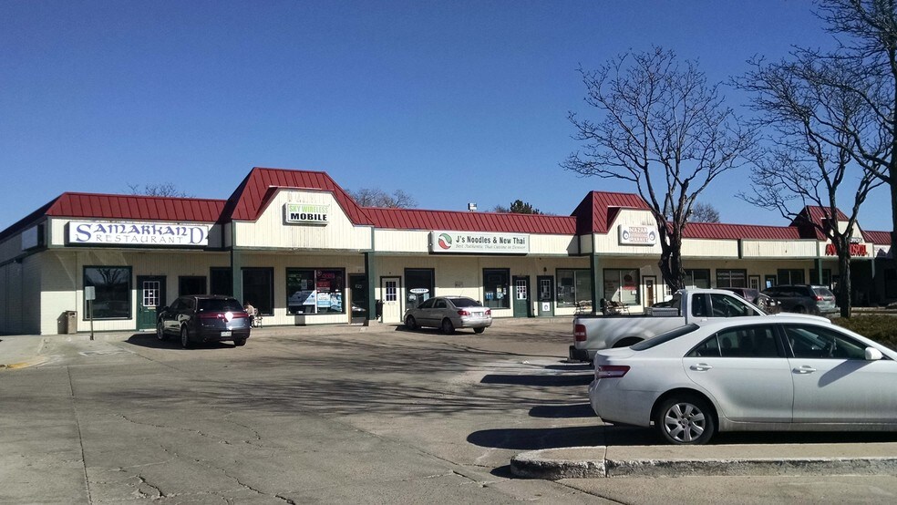 More Photos Of 1842 S Parker Rd, Denver Unknown For Lease