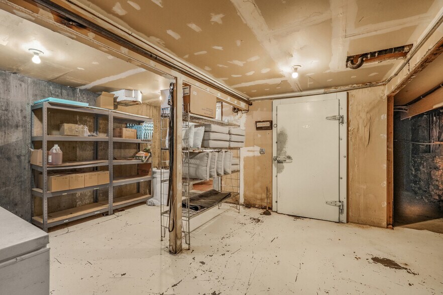 More Photos Of 233 SE 4th St, Pendleton Restaurant For Sale