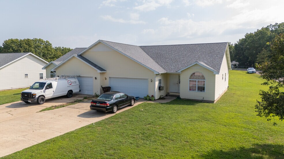 More Photos Of 20 Crown Dr, Camdenton Apartments For Sale