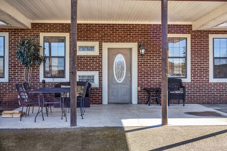 More Photos Of 301 School St, Tellico Plains Freestanding For Sale
