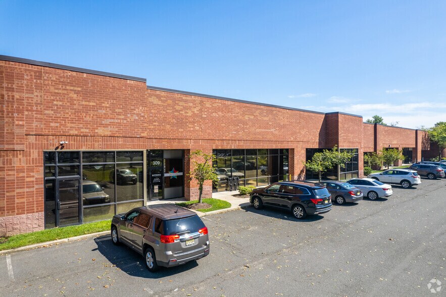 More Photos Of 300 Horizon Dr, Hamilton Light Distribution For Lease