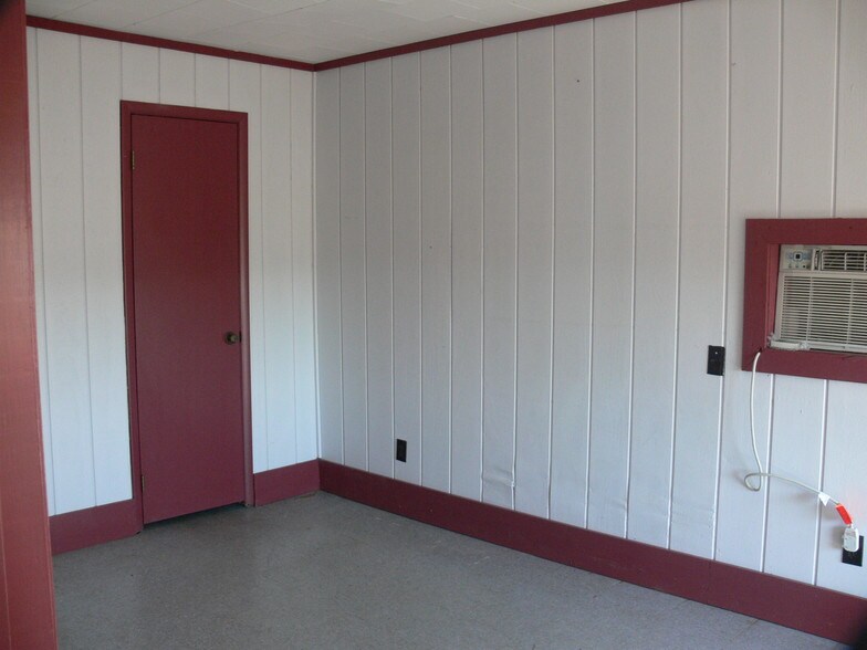 More Photos Of 3208 Hwy 21 S, Oxford Warehouse For Lease