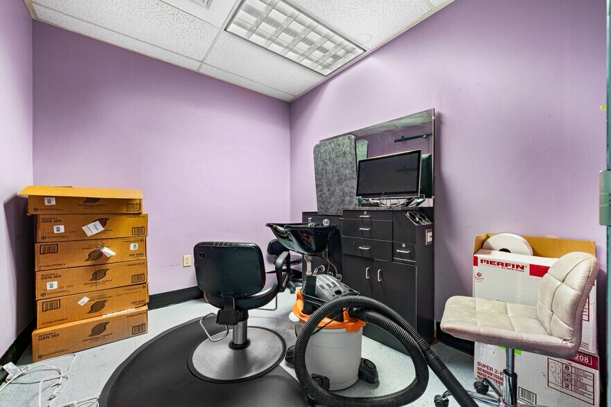 More Photos Of 20 S Main St, Manchester Freestanding For Lease