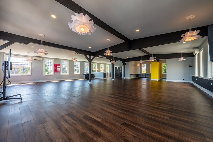 More Photos Of 1607 Dexter Ave N, Seattle Office For Lease