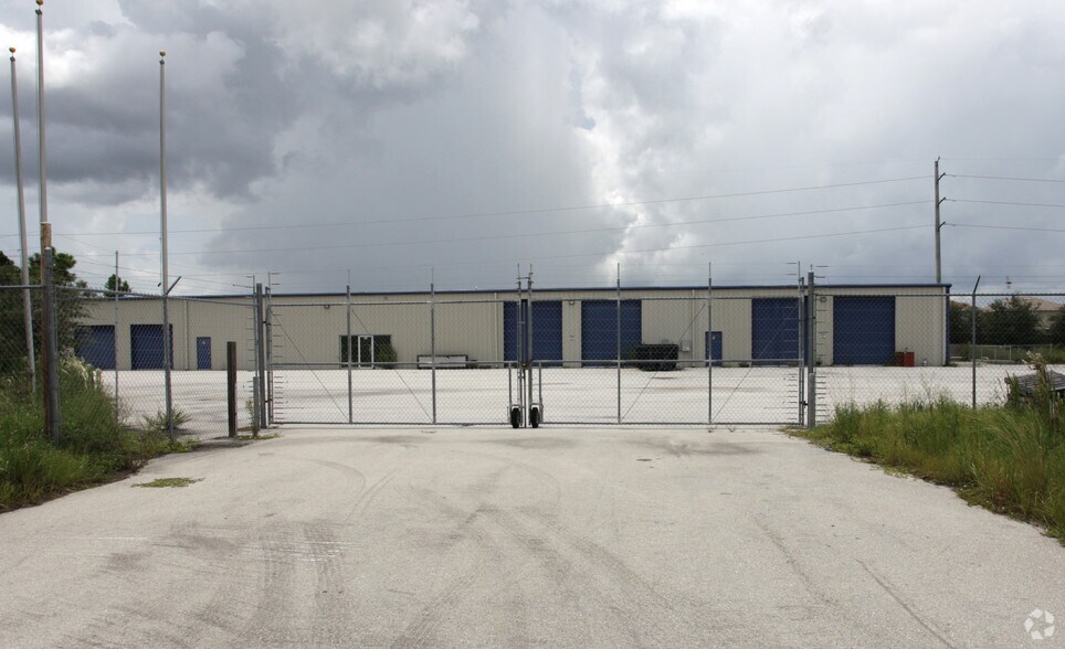 More Photos Of 213 Wallace Ave N, Lehigh Acres Service For Lease