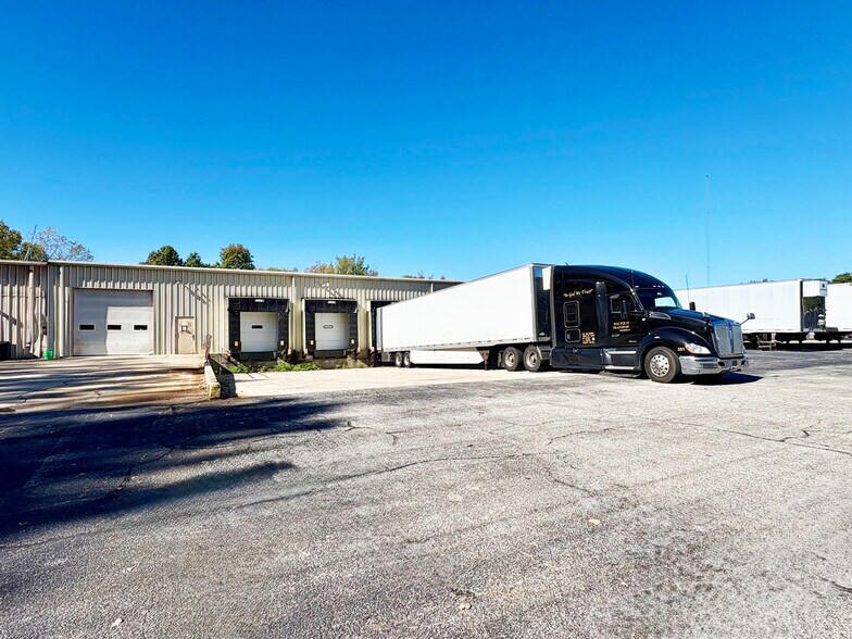 More Photos Of 2135 Industrial Pky, Elkhart Manufacturing For Sale