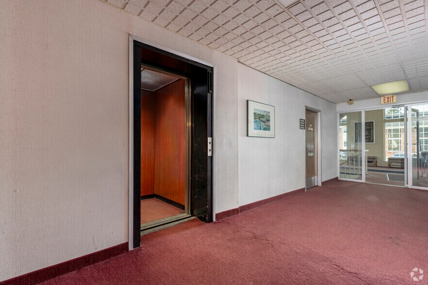 More Photos Of 32969 Hamilton Ct, Farmington Hills Office For Sale