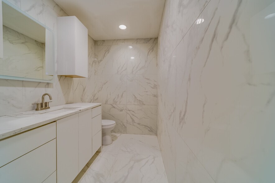 More Photos Of 1275 Cleveland St, Clearwater Medical For Lease