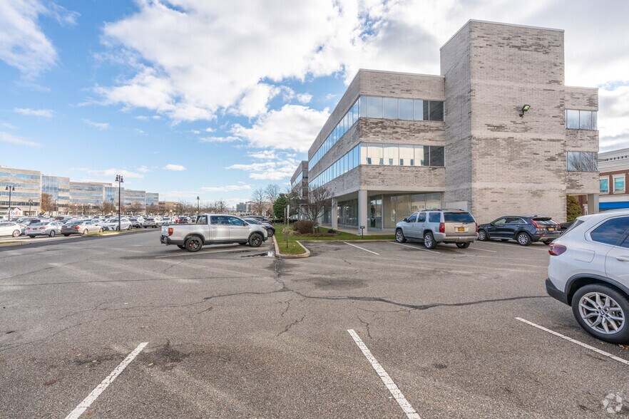 More Photos Of 1305 Franklin Ave, Garden City Office For Lease