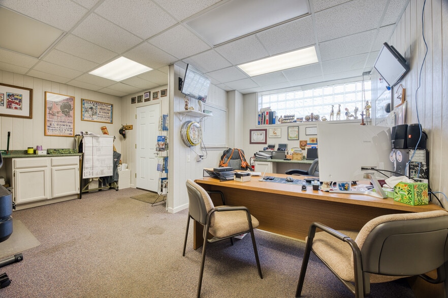 More Photos Of 20825 Plymouth Rd, Detroit Medical For Sale