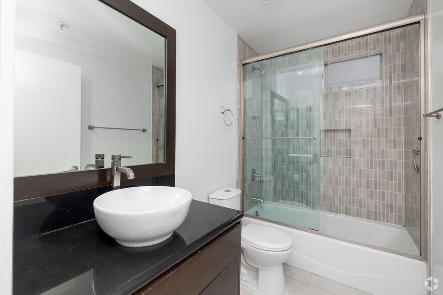 More Photos Of 6543 Franklin Ave, Hollywood Apartments For Sale