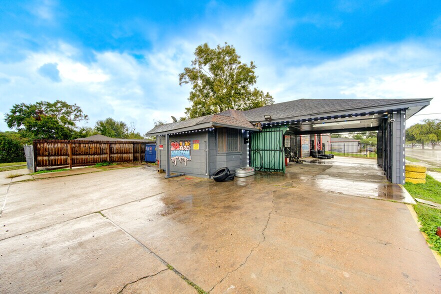 More Photos Of 5302 Bataan Rd, Houston Freestanding For Sale