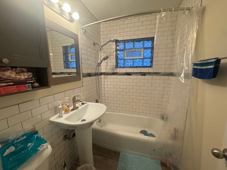 More Photos Of 944 N 20th St, Milwaukee Apartments For Sale