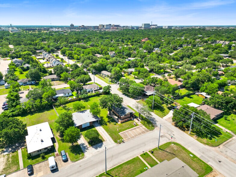 More Photos Of 601 Mary Lake Dr, Bryan Office Residential For Lease