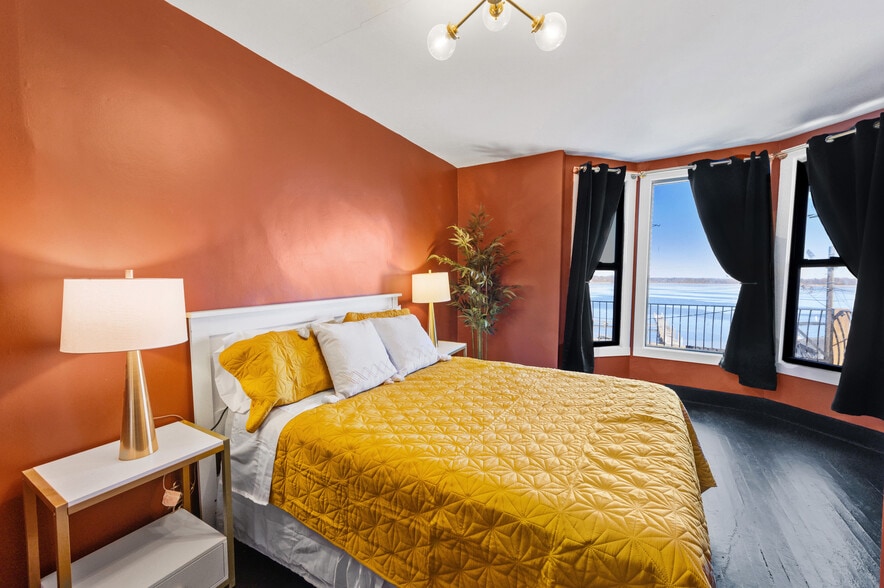 More Photos Of 115 Nippersink Blvd, Fox Lake Hospitality For Sale