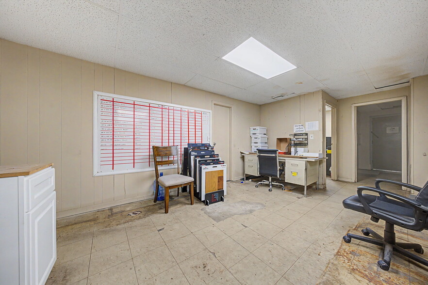 More Photos Of 23 Malcolm St, Morristown Industrial For Sale