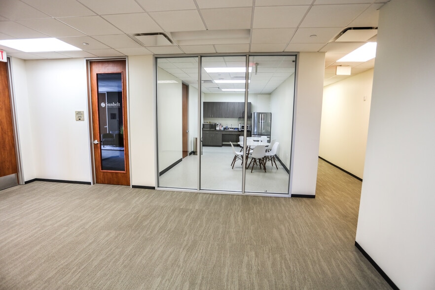 More Photos Of 5810 Wilson Rd, Humble Office For Lease